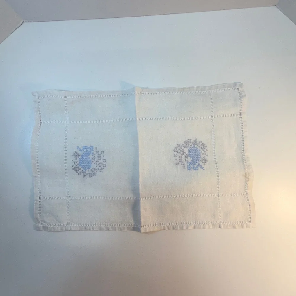 Vintage‎ Hand Embroidered Linen Placemats Cross Stitch Blue Hemstitch Set of 9